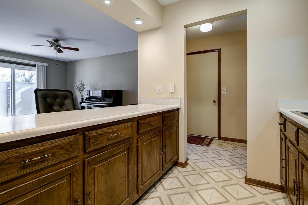 2142 Coach Road North, Unit 12 Columbus, OH 43220 - Photo 14 of 26