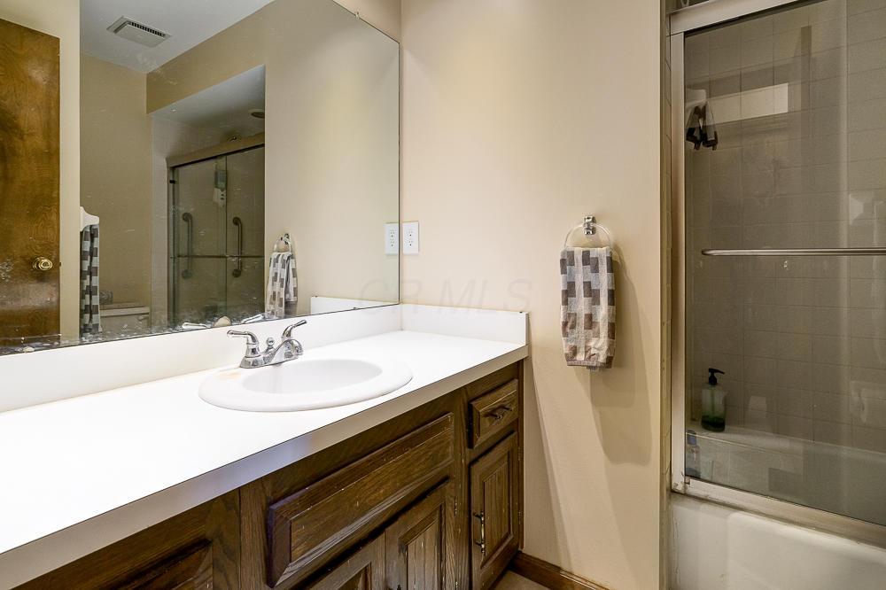 2142 Coach Road North, Unit 12 Columbus, OH 43220 - Photo 23 of 26