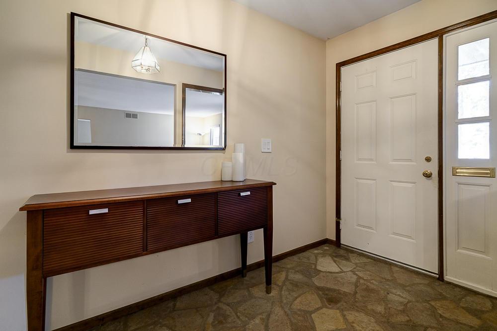 2142 Coach Road North, Unit 12 Columbus, OH 43220 - Photo 4 of 26