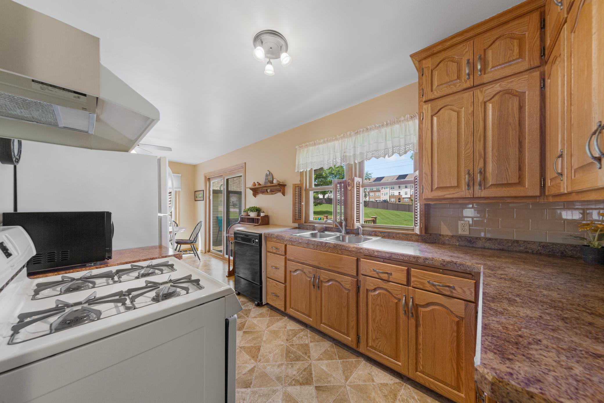 142 22nd Avenue Southwest Faribault, MN 55021 - Photo 4 of 31