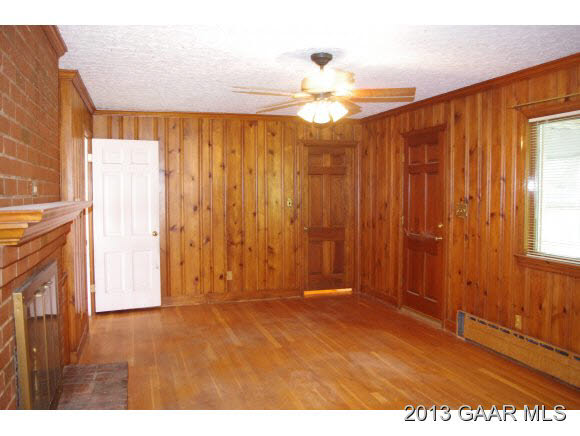 1416 Hollins Road Waynesboro, VA 22980 - Photo 17 of 36 Gallery Image 17
