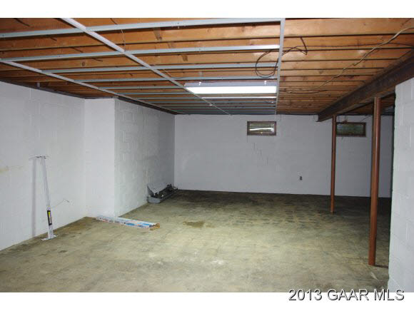 1416 Hollins Road Waynesboro, VA 22980 - Photo 19 of 36 Gallery Image 19