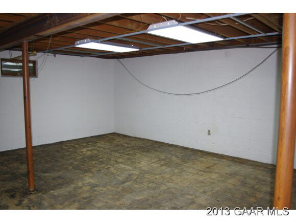 1416 Hollins Road Waynesboro, VA 22980 - Photo 20 of 36 Gallery Image 20