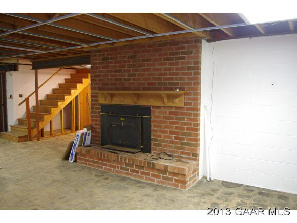 1416 Hollins Road Waynesboro, VA 22980 - Photo 22 of 36 Gallery Image 22