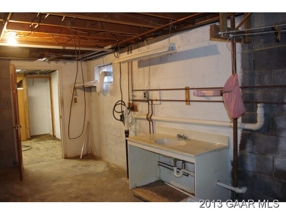 1416 Hollins Road Waynesboro, VA 22980 - Photo 23 of 36 Gallery Image 23