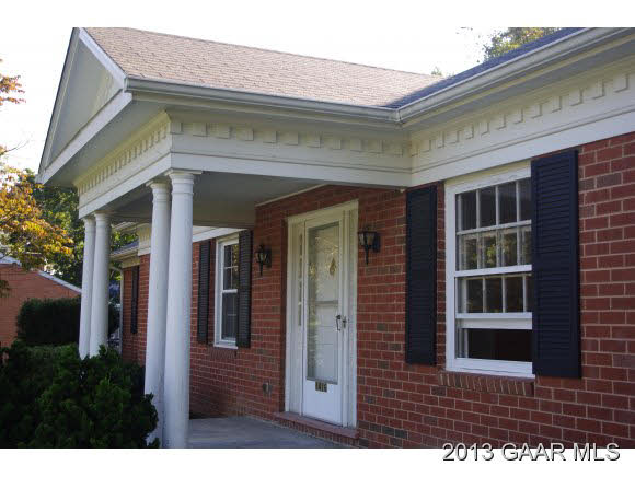 1416 Hollins Road Waynesboro, VA 22980 - Photo 10 of 36 Gallery Image 10