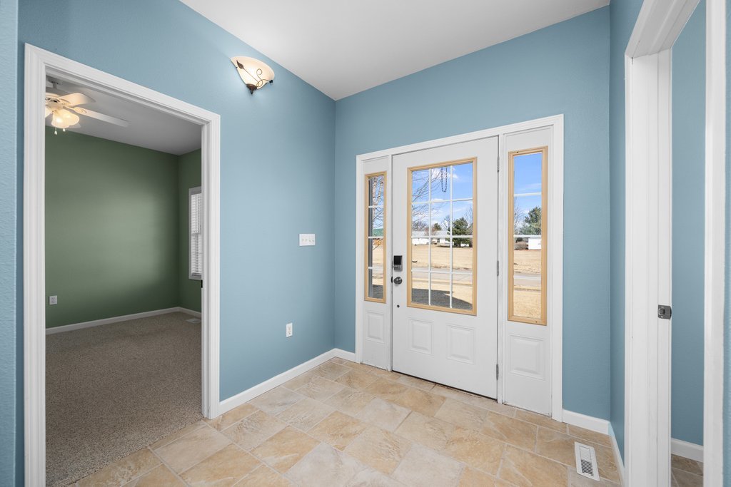 475 Rhonda Road New Liberty, IA 52765 - Photo 3 of 38 Gallery Image 3
