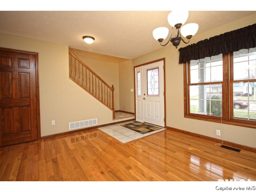 2016 Halifax Drive Springfield, IL 62703 - Photo 3 of 34