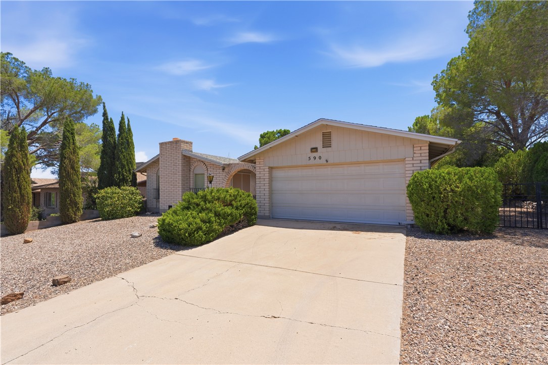 590 Ridgecrest Drive Kingman, AZ 86409 - Photo 3 of 33 a front view of a house with a yard and garage