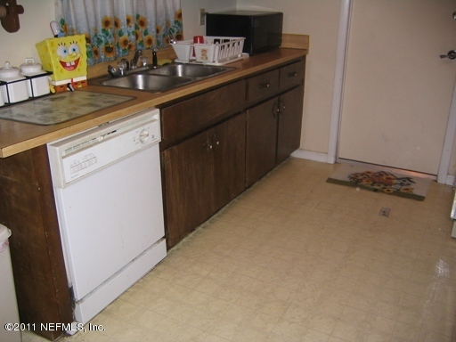 2560 Spring Lake Road Jacksonville, FL 32210 - Photo 3 of 9 Kitchen
