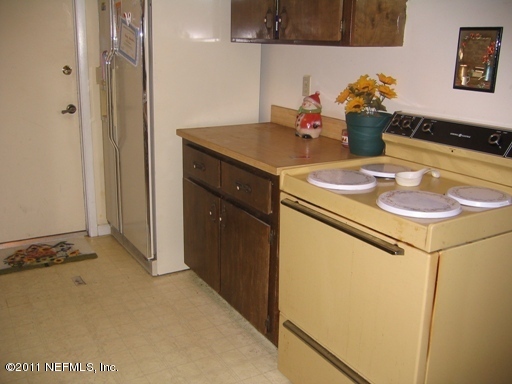 2560 Spring Lake Road Jacksonville, FL 32210 - Photo 4 of 9 Kitchen
