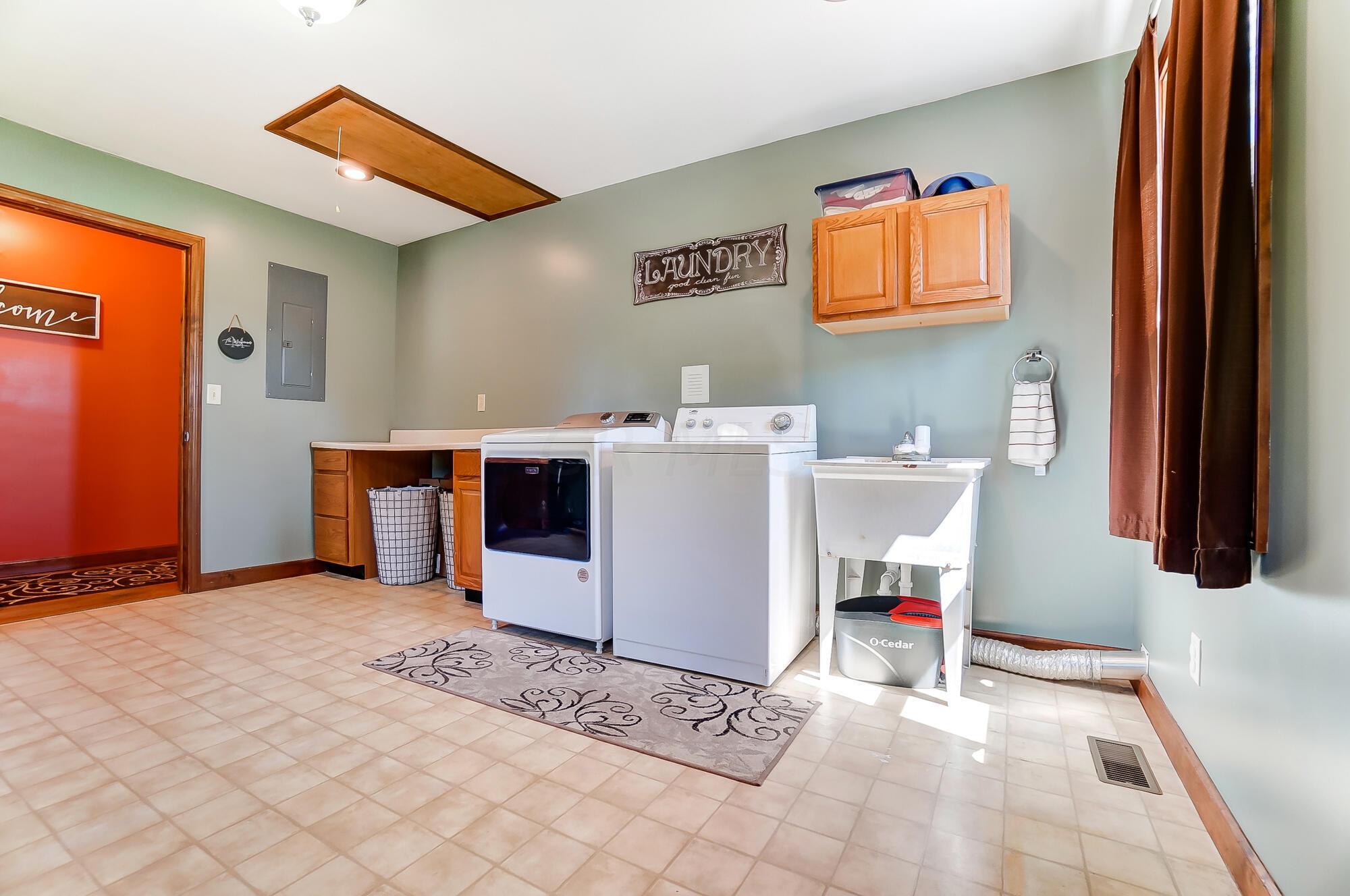 1260 Riley Road Northeast Newark, OH 43055 - Photo 40 of 55 LAUNDRY/MUD ROOM