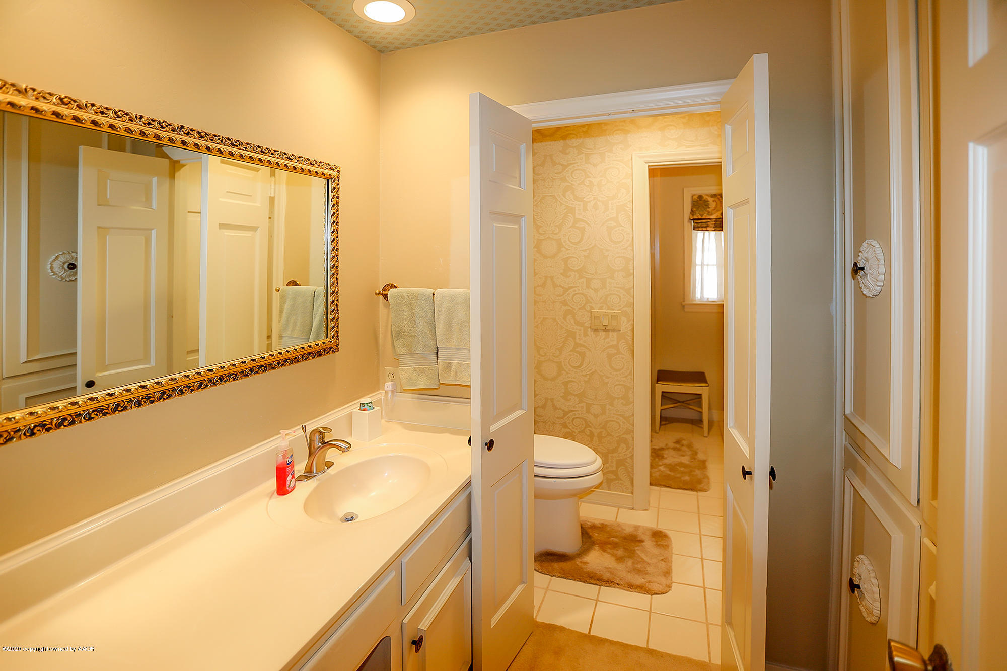 6908 Calumet Road Amarillo, TX 79106 - Photo 20 of 40 a bathroom with a sink a toilet and shower