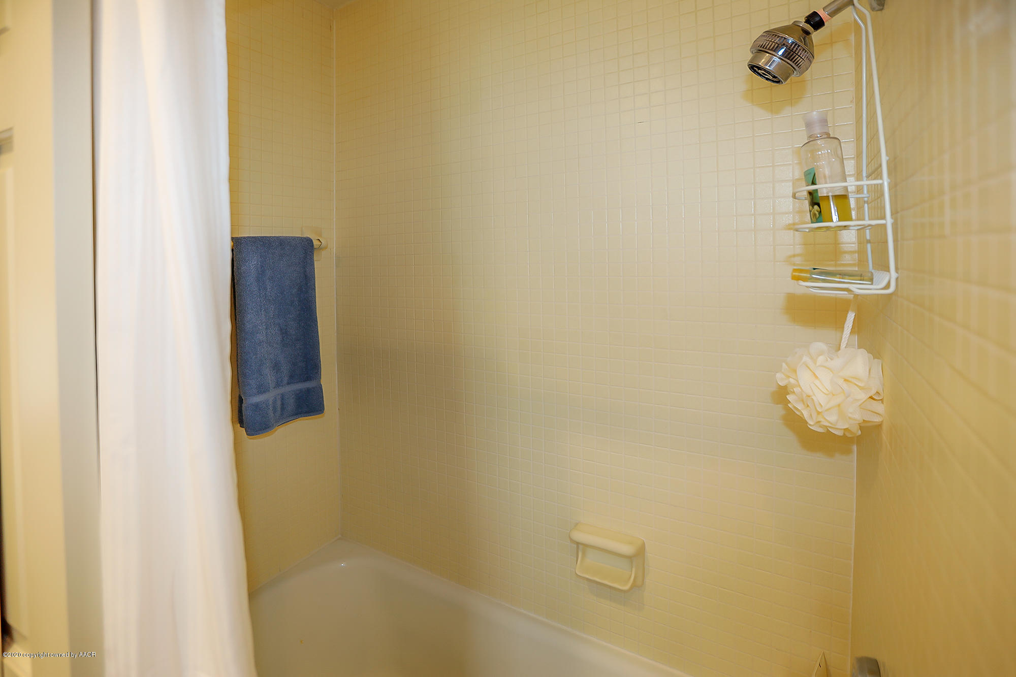 6908 Calumet Road Amarillo, TX 79106 - Photo 28 of 40 a bathroom with a shower