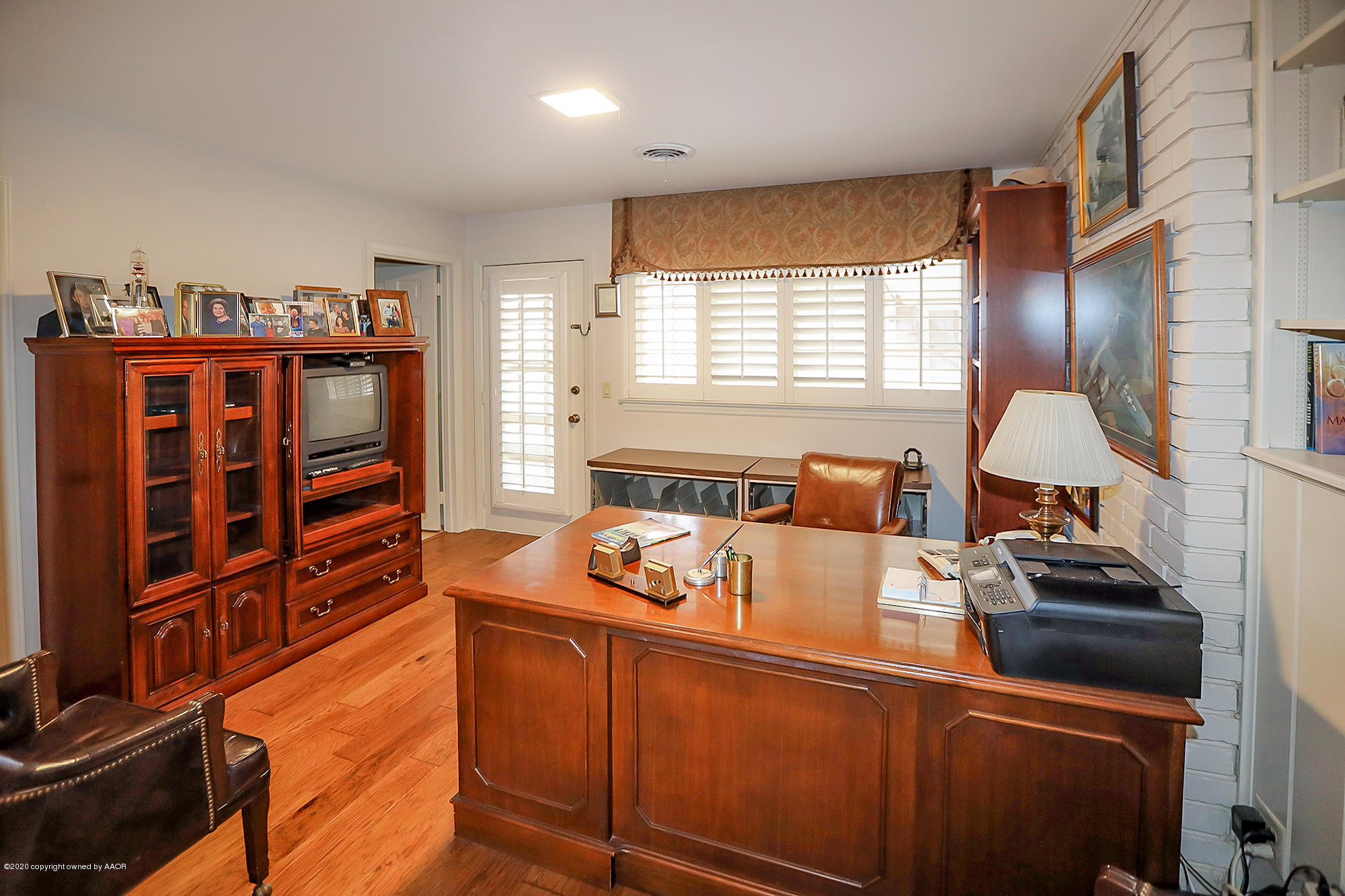 6908 Calumet Road Amarillo, TX 79106 - Photo 29 of 40 a room with furniture and a window