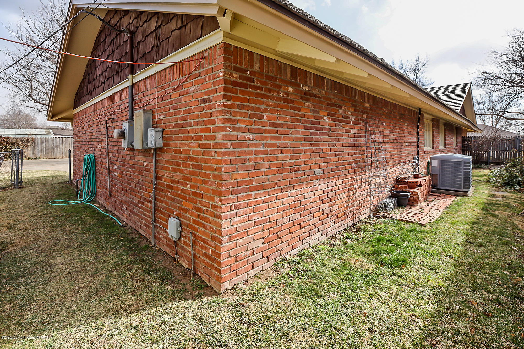6908 Calumet Road Amarillo, TX 79106 - Photo 39 of 40 a backyard of a house