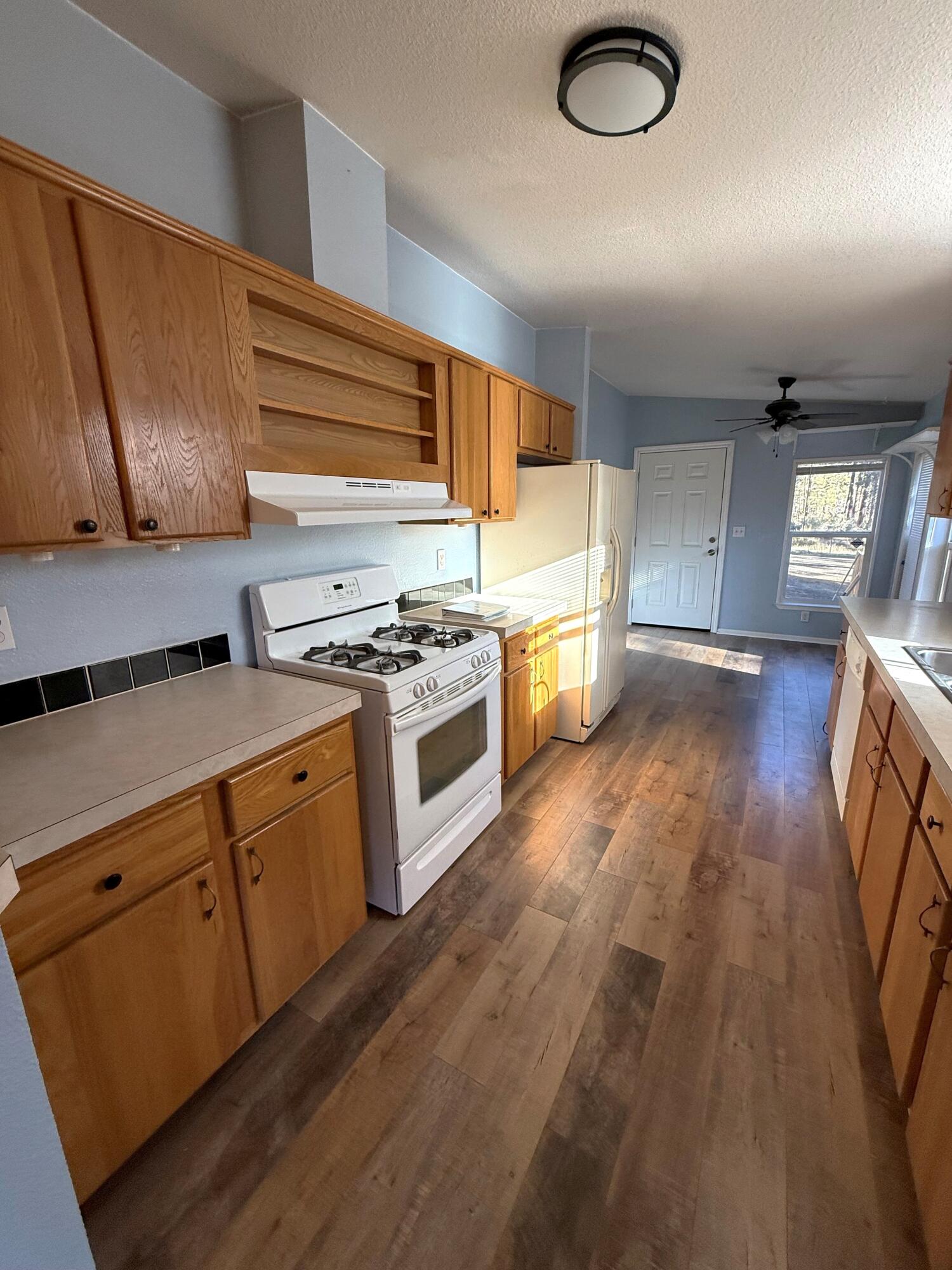 7623 Prairie Dog Drive Bonanza, OR 97623 - Photo 10 of 51 Kitchen