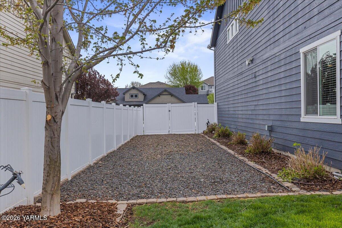 7803 Fremont Way Yakima, WA 98908 - Photo 41 of 49 RV parking