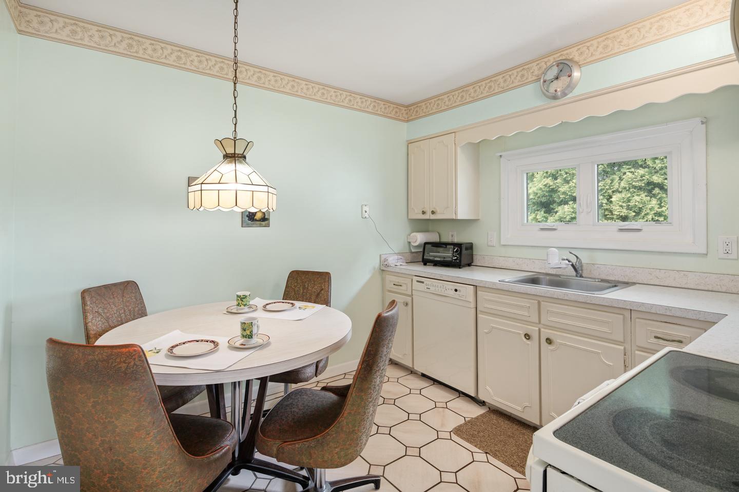 1608 Mt Pleasant Road Havertown, PA 19083 - Photo 7 of 30