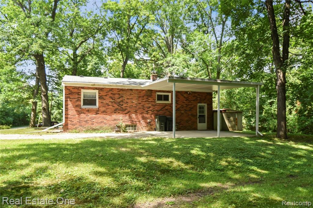 2555 South Livernois Road Rochester Hills, MI 48307 - Photo 13 of 17