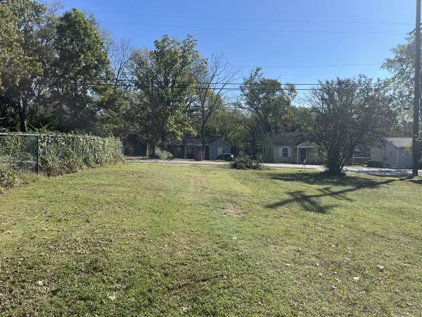 a view of a outdoor space with a house