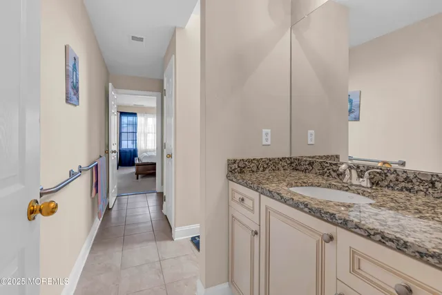 a view of livingroom with furniture