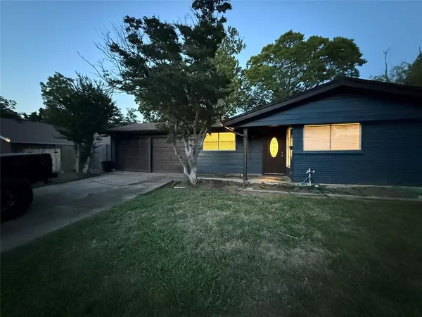 $2,600 | 3508 Foxcroft Street, Irving, TX 75062