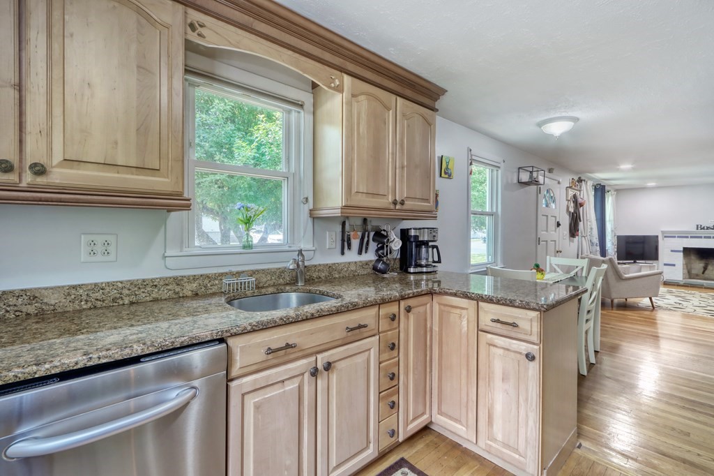 66 Vincent Road Dedham, MA 02026 - Photo 7 of 25 Gallery Image 7