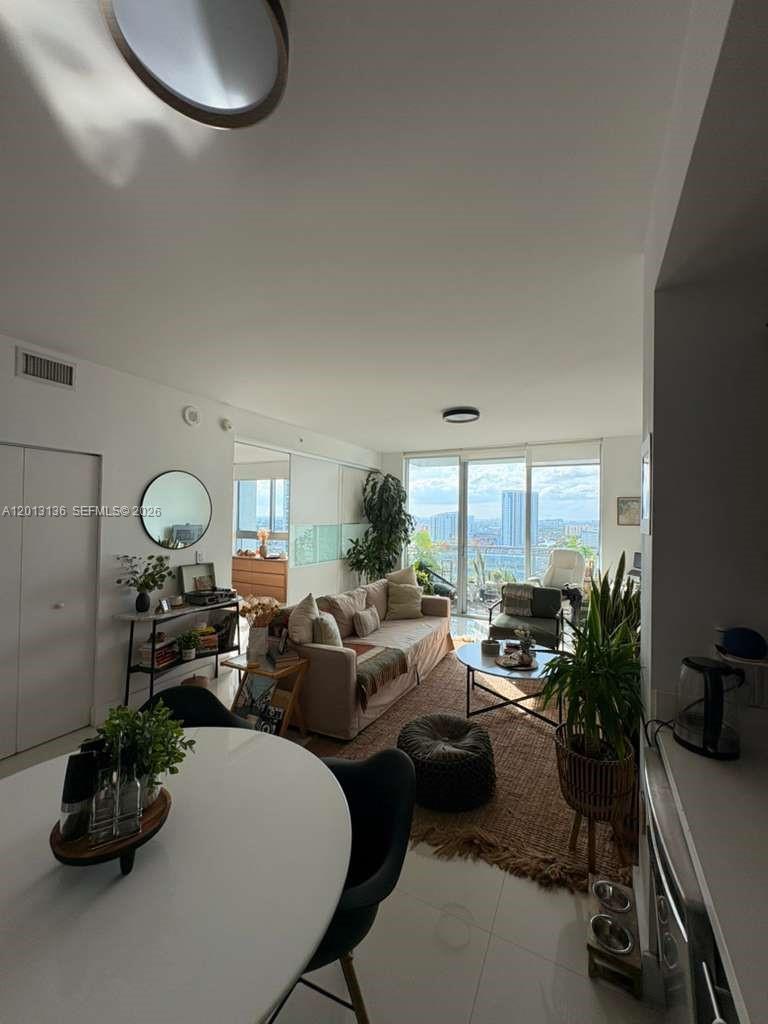 90 Southwest 3rd Street, Unit 2106 Miami, FL 33130 - Photo 19 of 29