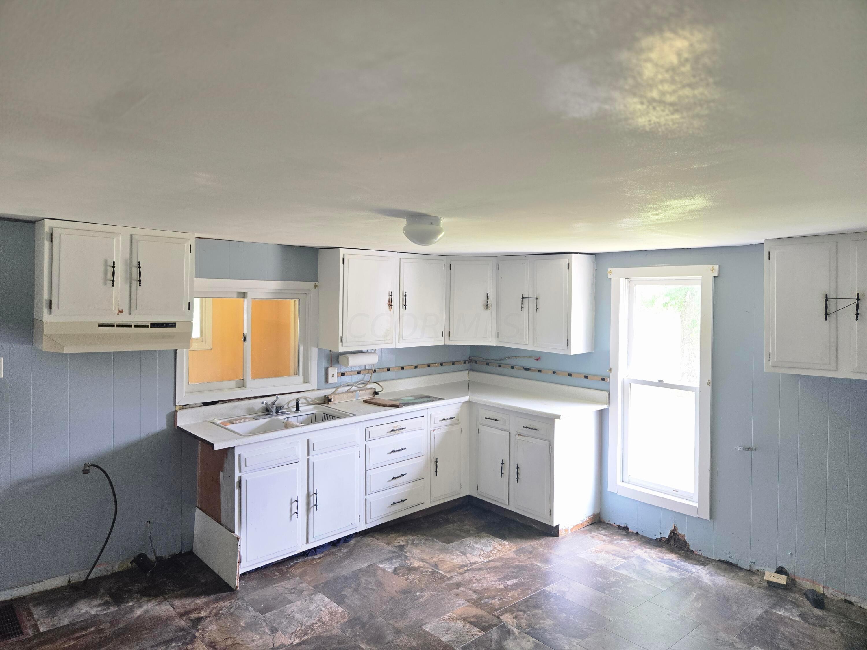 8093 Fox Road Cambridge, OH 43725 - Photo 5 of 17 20240618_125303