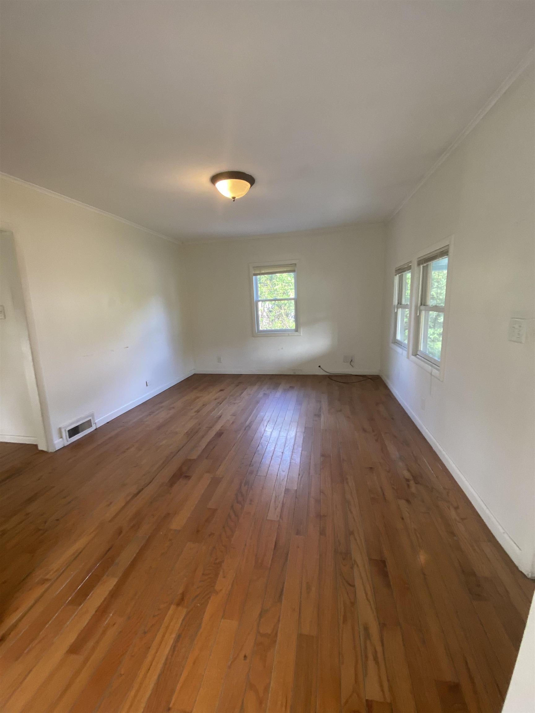 189 Mussey Street Rutland, VT 05701 - Photo 4 of 16