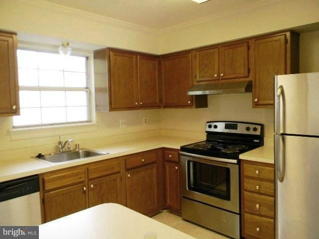 15004 Shamrock Ridge Road Silver Spring, MD 20906 - Photo 9 of 30 Kitchen