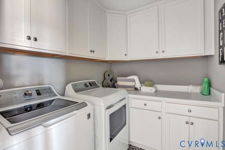 985 Charlemagne Road Midlothian, VA 23114 - Photo 26 of 42 a utility room with dryer and washer