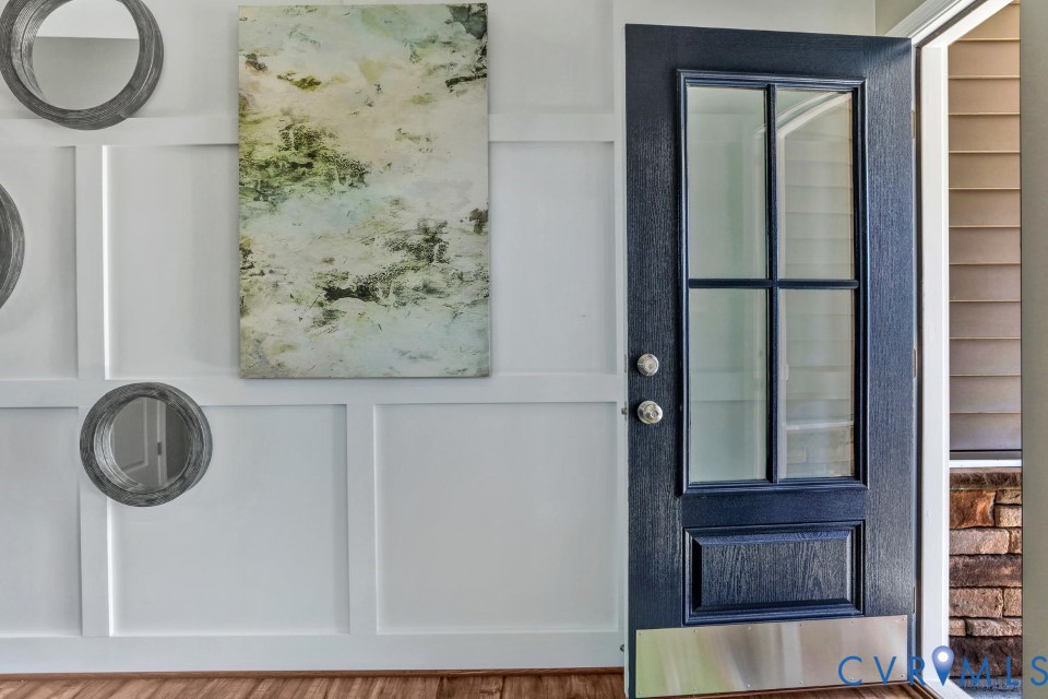 985 Charlemagne Road Midlothian, VA 23114 - Photo 3 of 42 a bathroom with a sink and a mirror