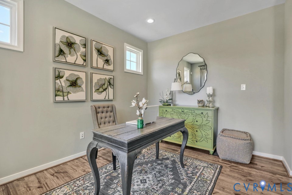 985 Charlemagne Road Midlothian, VA 23114 - Photo 6 of 42 a workspace with furniture and window