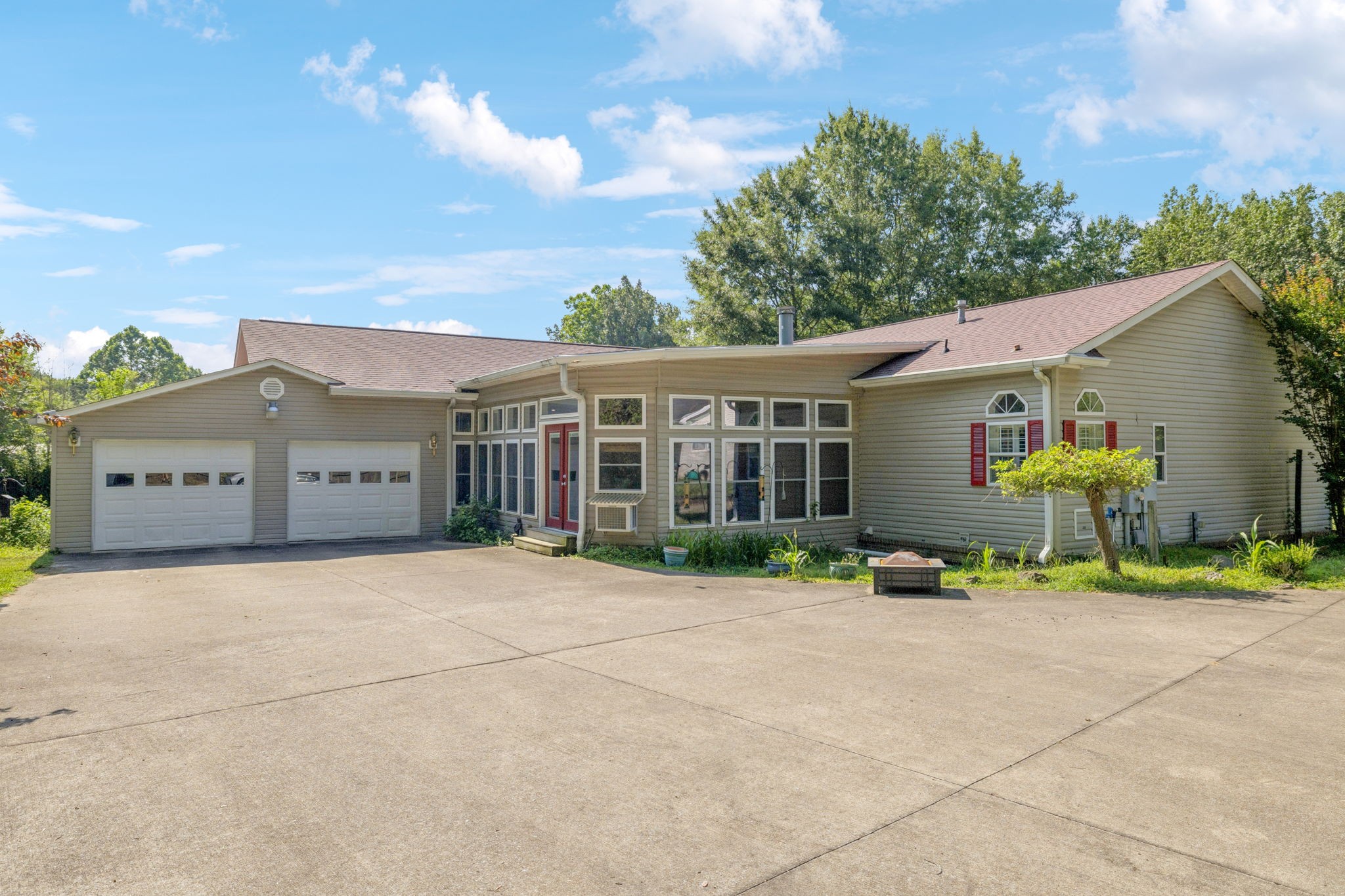 1108 Lone Oak Road Paris, TN 38242 - Photo 4 of 64 Gallery Image 4