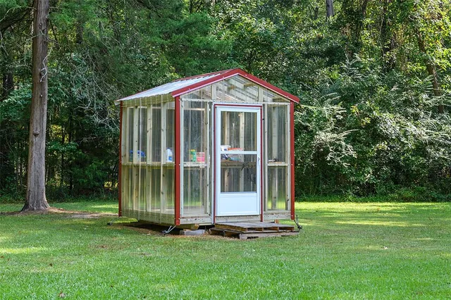 a view of a small house with a small yard