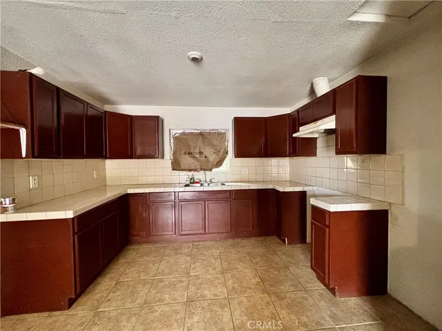 an empty room with a empty space and window