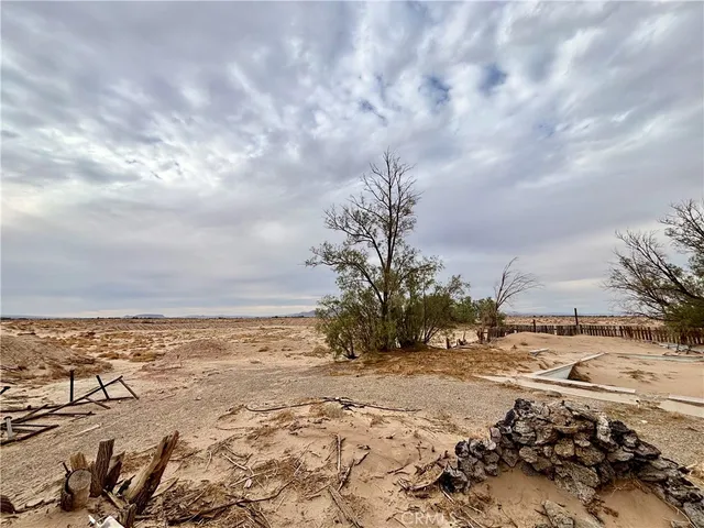 $279,999 | 32900 Dune Road, Newberry Springs, CA 92365
