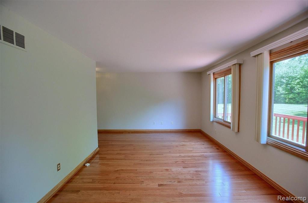 2403 Rochelle Park Drive Rochester Hills, MI 48309 - Photo 6 of 30