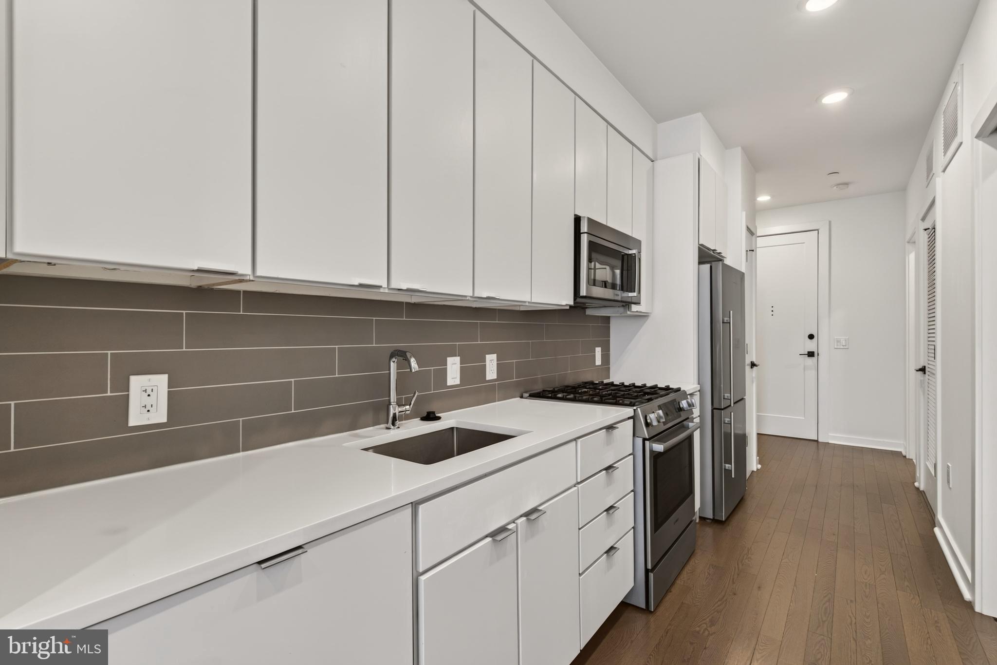 300 8th Street Northeast, Unit 209 Washington, DC 20002 - Photo 6 of 27 Upscale SS appliances