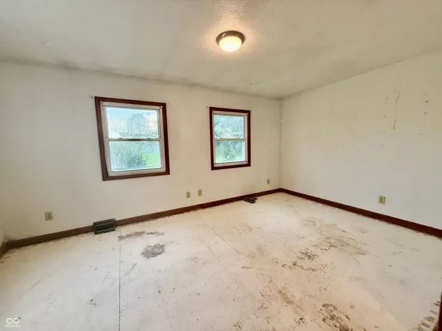 $195,000 | 6913 East County Road 200 North, Coatesville, IN 46121