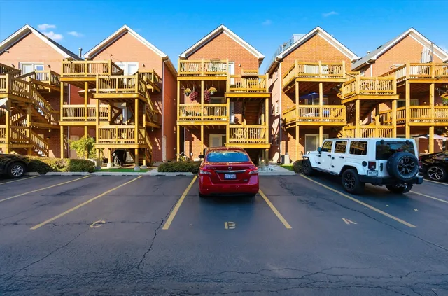 $3,200 | 639 West Elm Street, Unit C, Chicago, IL 60610