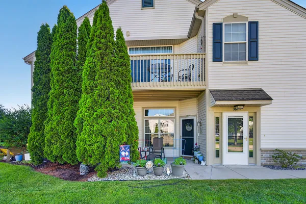 $270,000 | 985 Hastings Court, Unit 101, Mount Pleasant, WI 53406