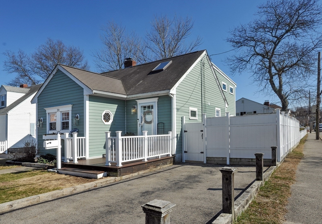 28 E Street Hull, MA 02045 - Photo 4 of 40