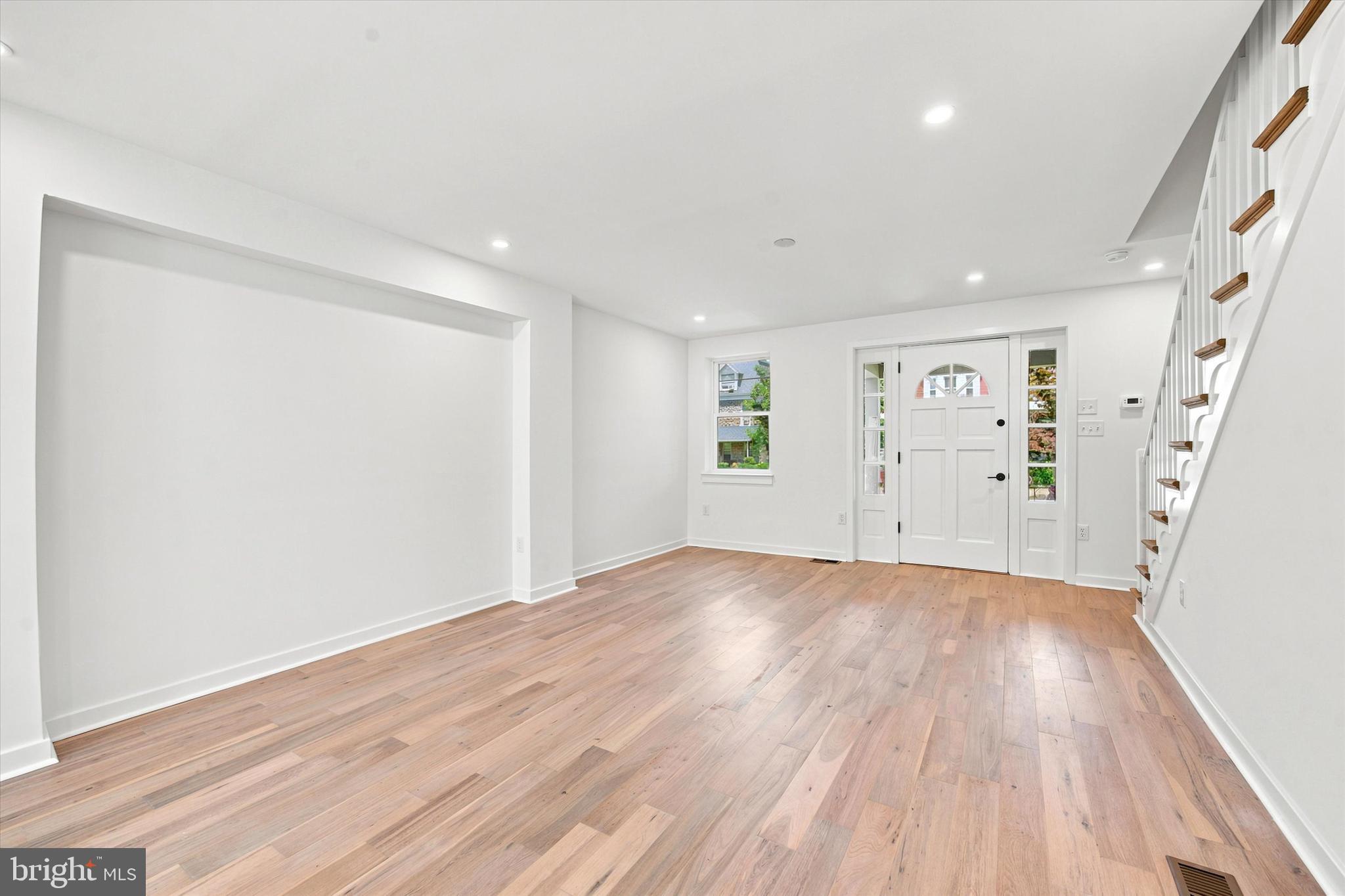 258 Rochelle Avenue Philadelphia, PA 19128 - Photo 5 of 26 Main Floor