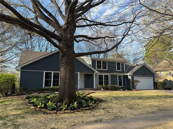 $925,000 | 2121 West 120th Street, Leawood, KS 66209