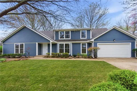 $925,000 | 2121 West 120th Street, Leawood, KS 66209