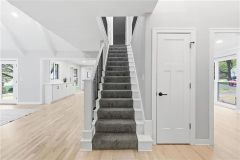 $925,000 | 2121 West 120th Street, Leawood, KS 66209