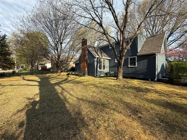 $925,000 | 2121 West 120th Street, Leawood, KS 66209